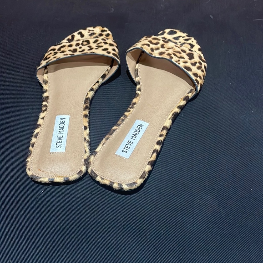 Steve Madden Flats. (USUALLY 60$!!)